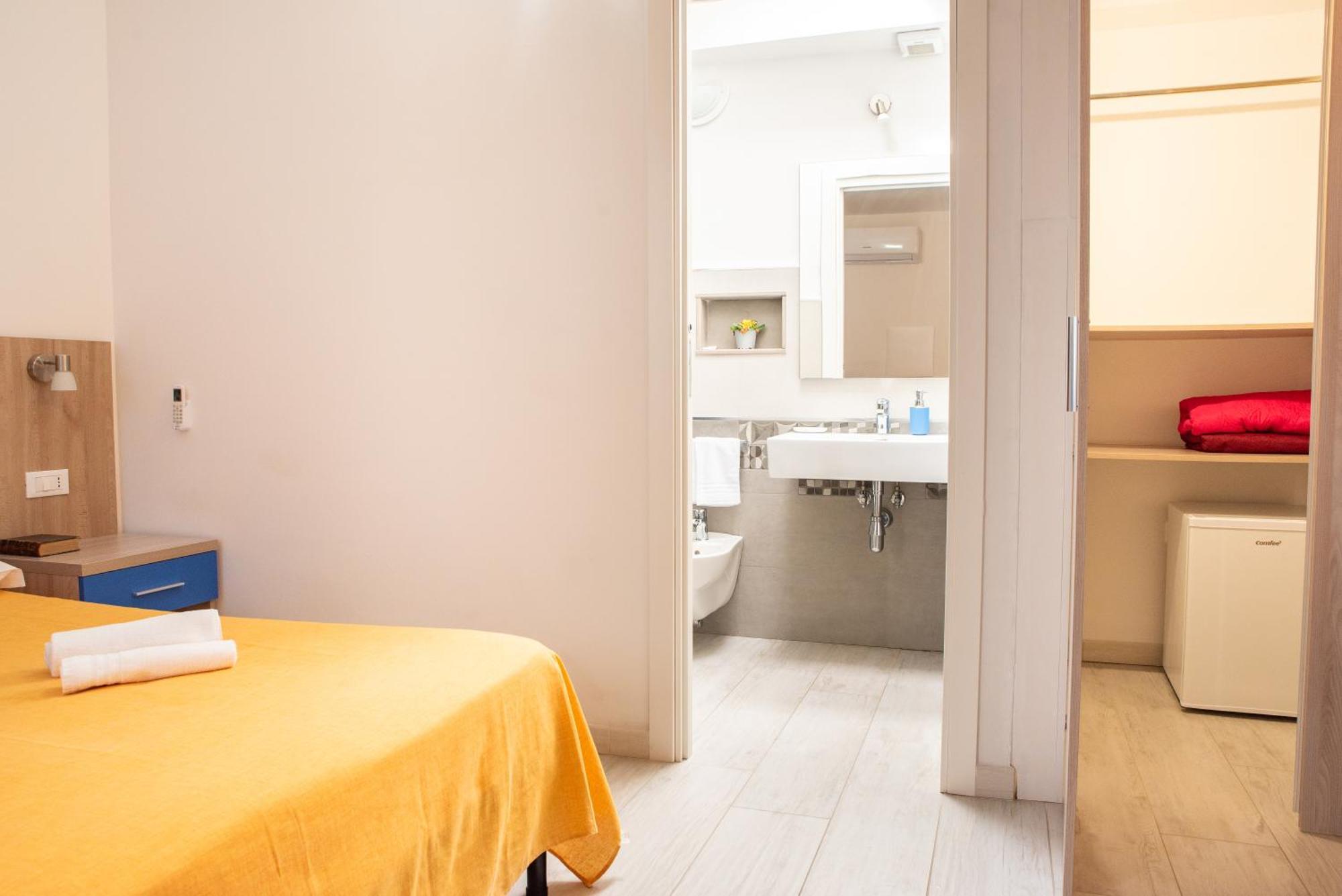 Bed & Blu Hotel La Caletta Buitenkant foto